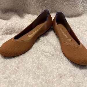 BRAND NEW Rothy’s Flats Size 8 Fawn